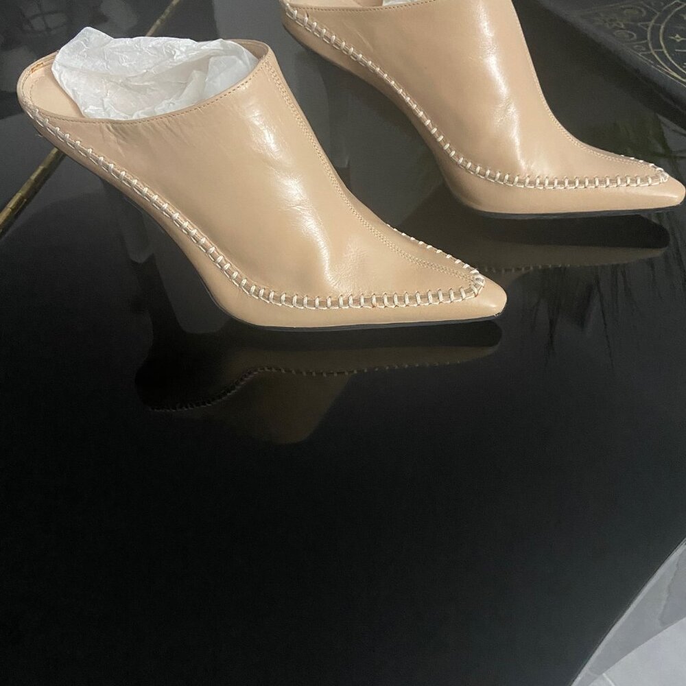 NWOT Beautiful and Classic Via Spiga Leather Mules - Size 6 1/2